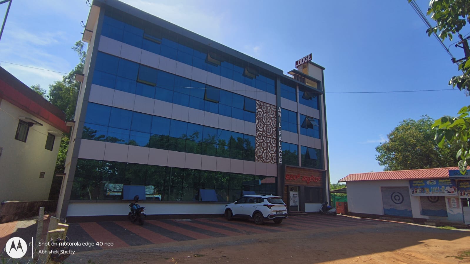 Hotel Anil Palace facade on NH66, Hemmadi