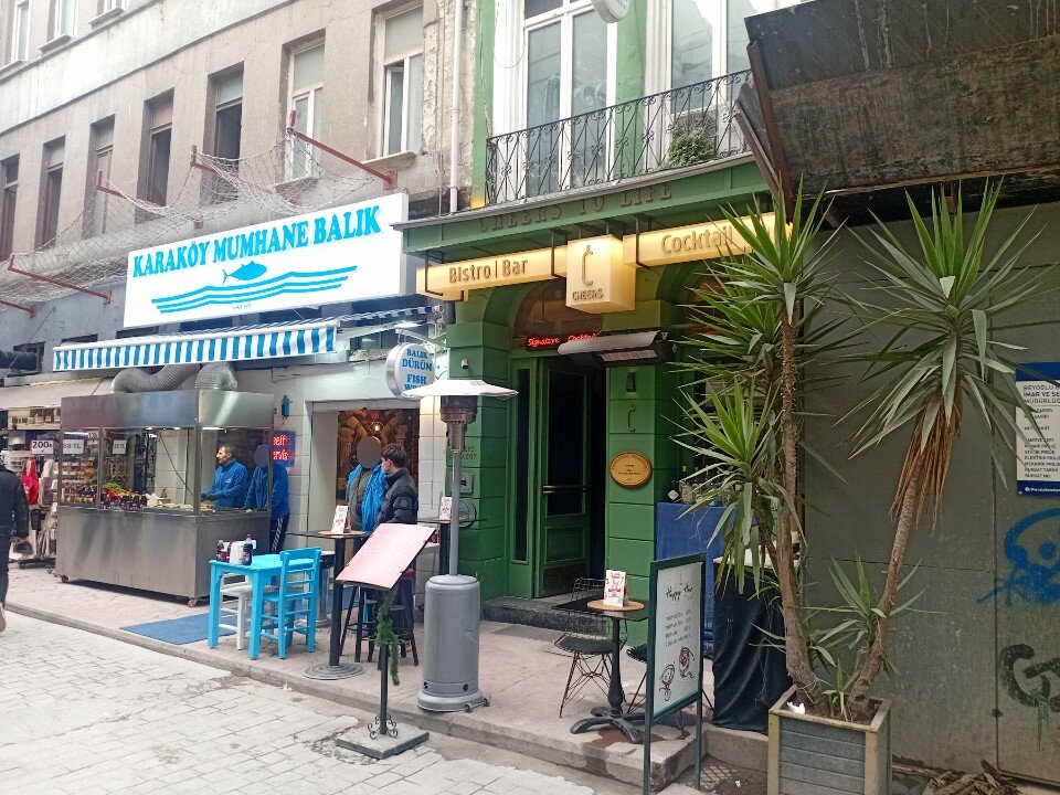 Balık ekmek (fish sandwich) counter on Mumhane Caddesi in Karaköy, near the Galataport cruise terminal