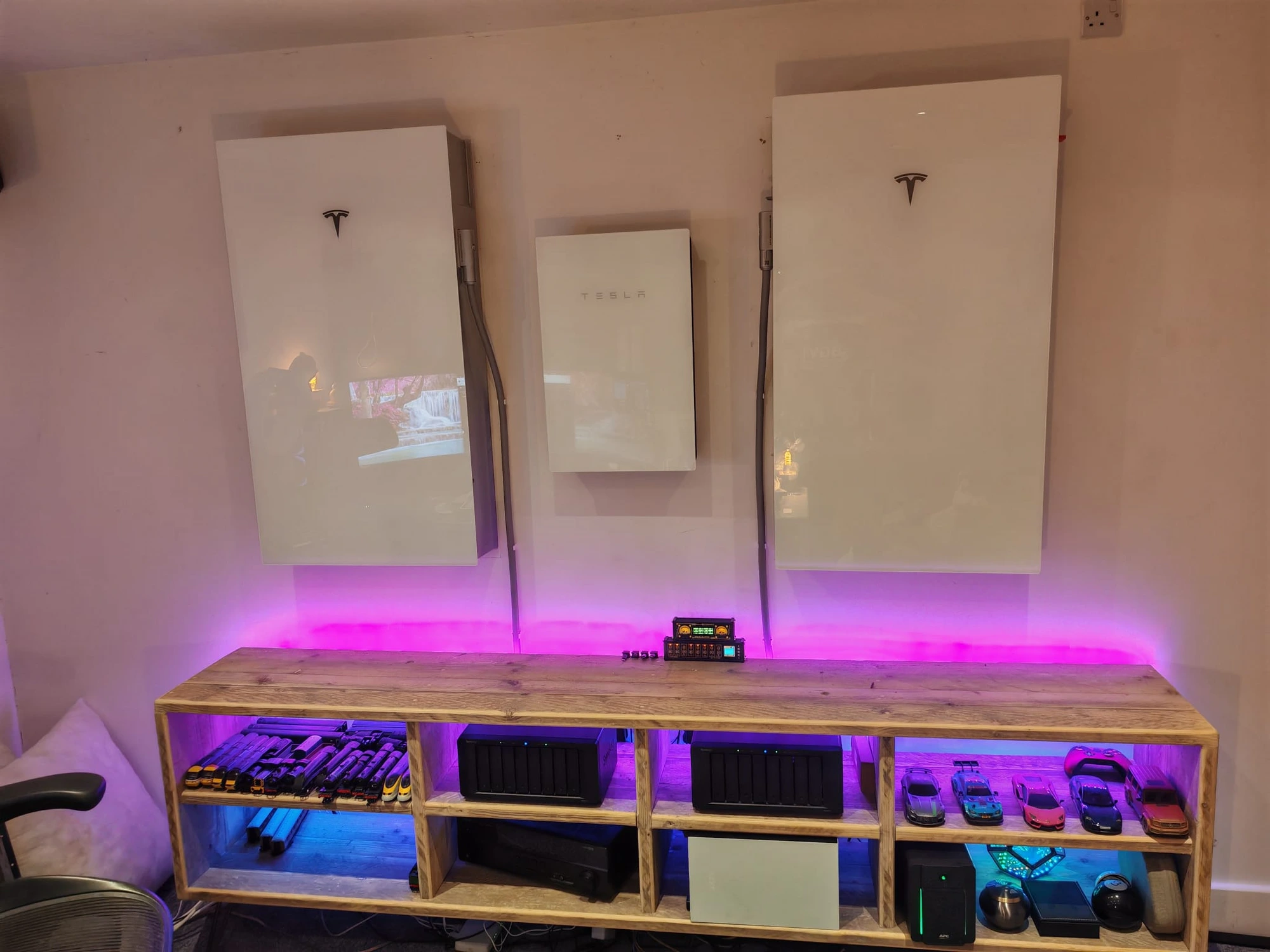 Tesla Powerwall 3.0 battery installation with expansion units