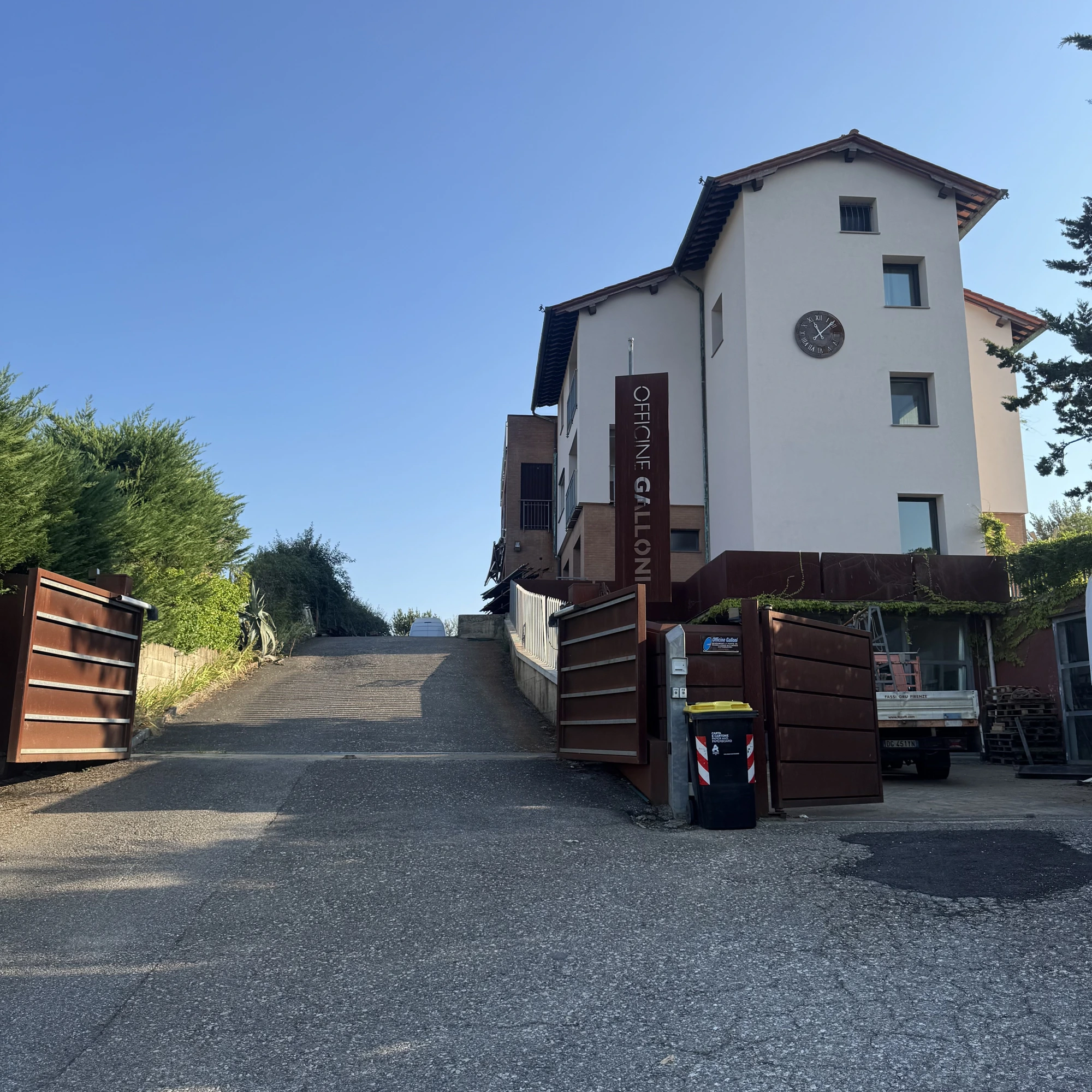 Ingresso della sede di Officine Galloni a Montespertoli