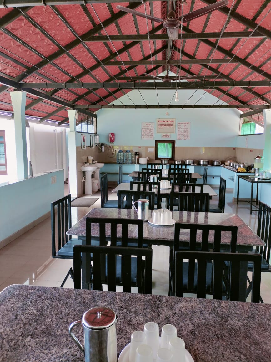 Guddada Siri Homestay dining hall — spacious seating for guests