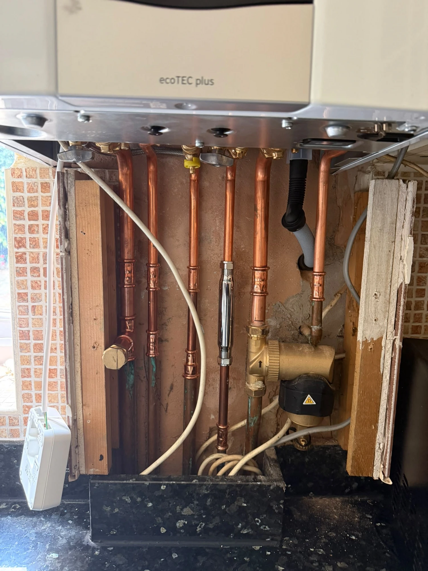 Fan and expansion vessel replacement