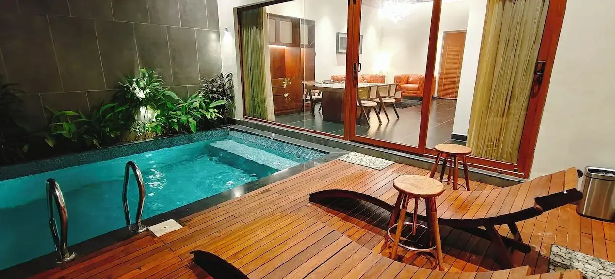 Presidential Pool Villa