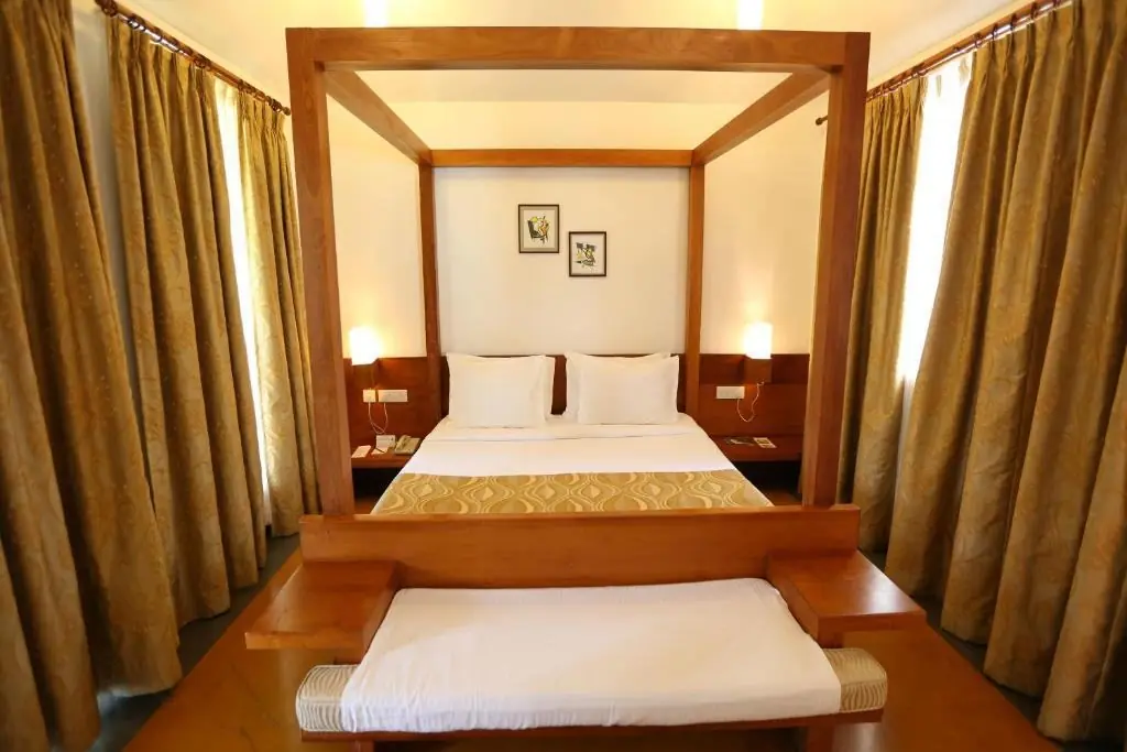 Deluxe Lake View Room