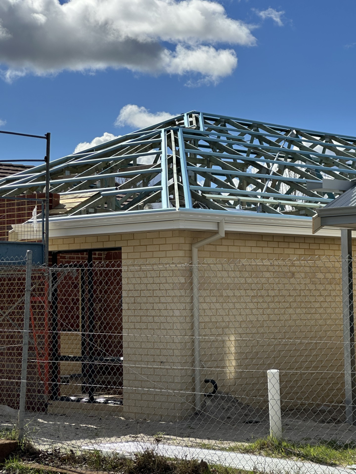 Roof trusses installed over brickwork on a Perth build