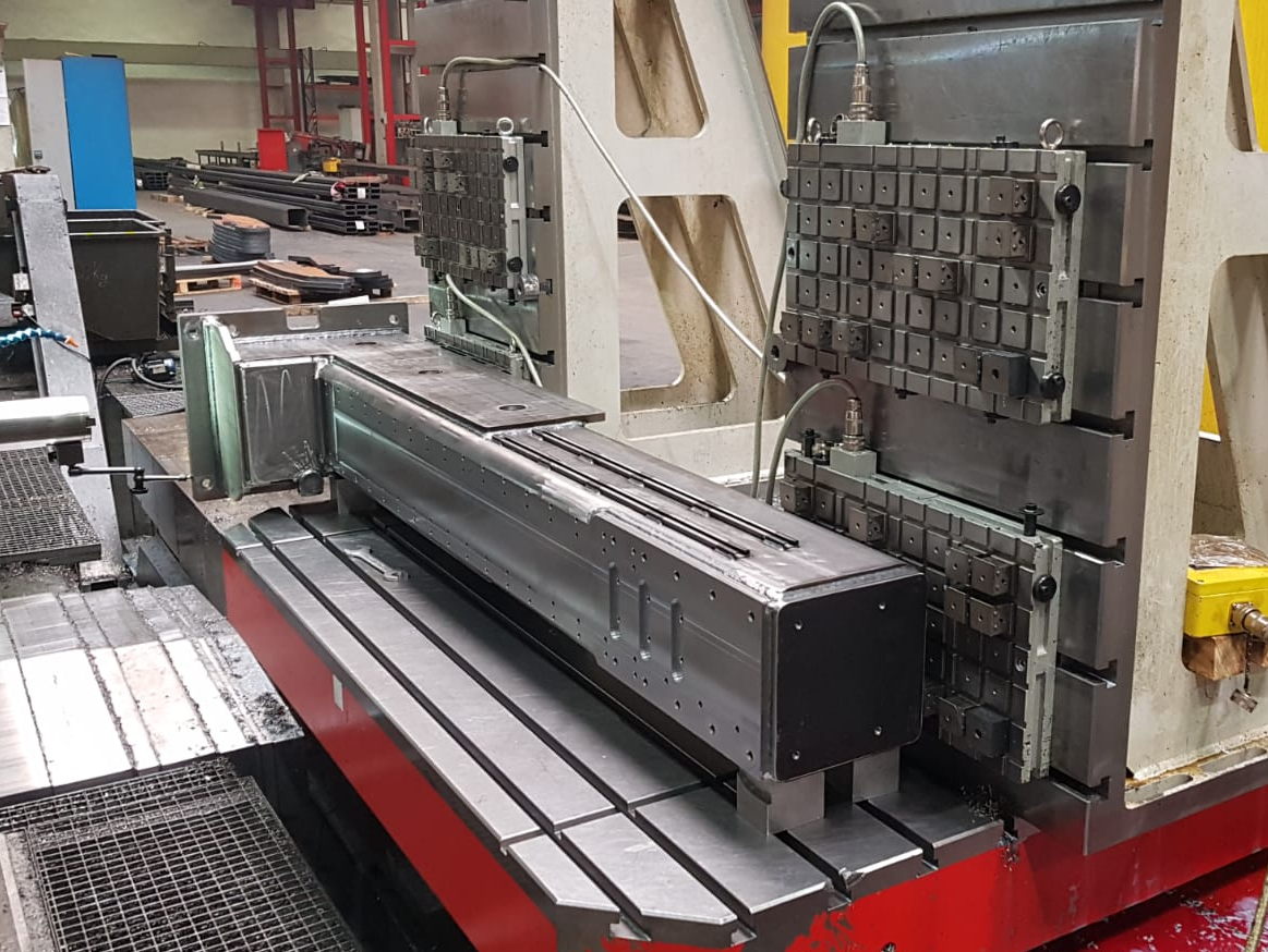 Large workpiece on modular clamping bed