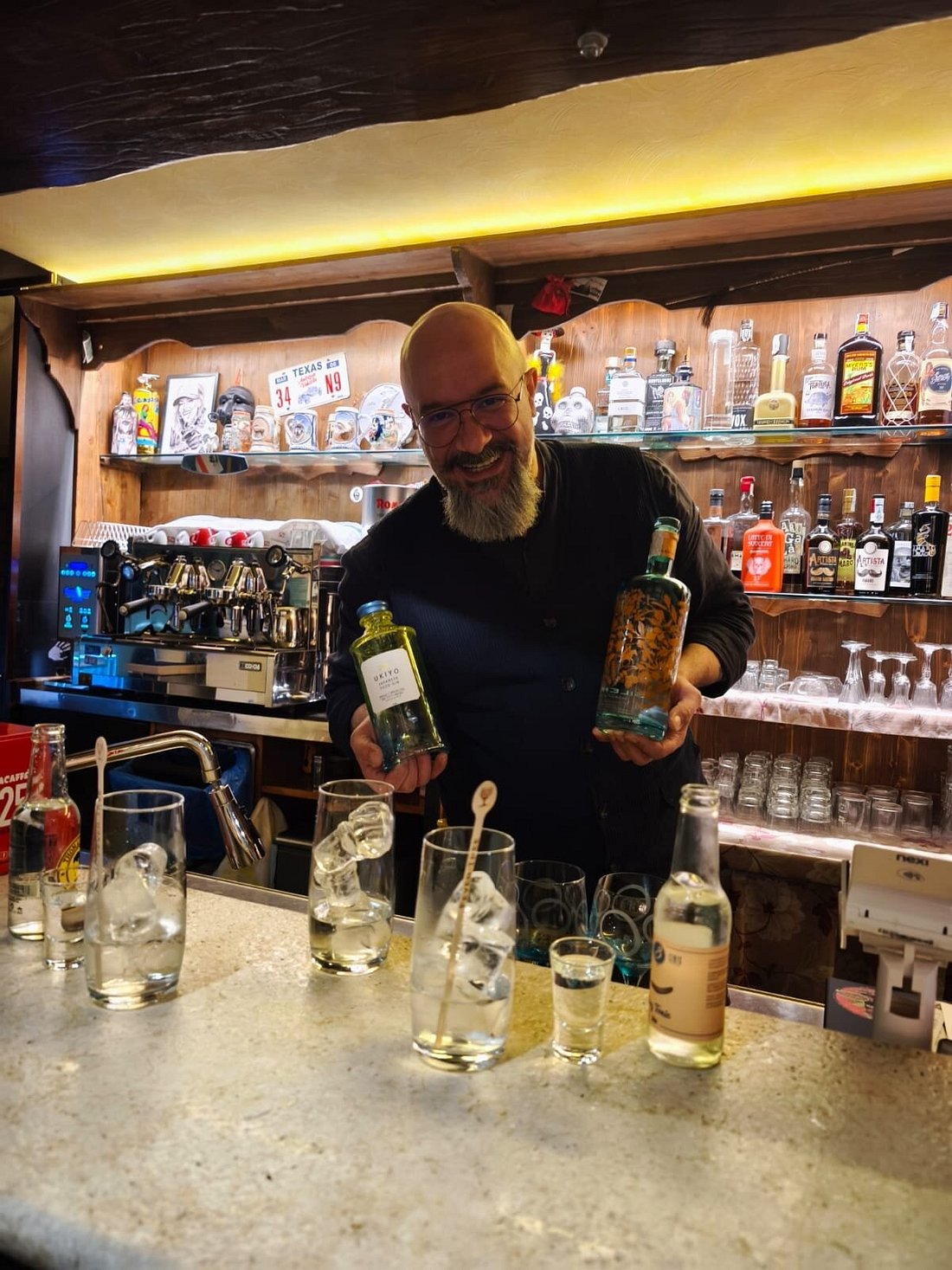 Alex Saloon · Cocktail Bar & Ginneria